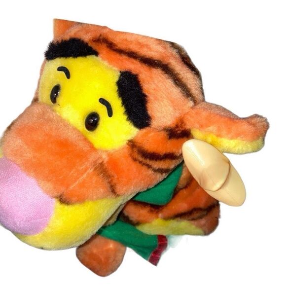 NWT New in Box Vtg Pooh Tigger Animated Christmas Display Figure Collectible - Picture 5 of 6